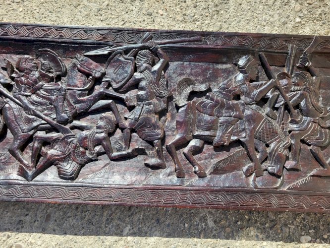 PLAQUE EN BOIS SCULPTEE TRAVAIL AFRICAIN N° 1