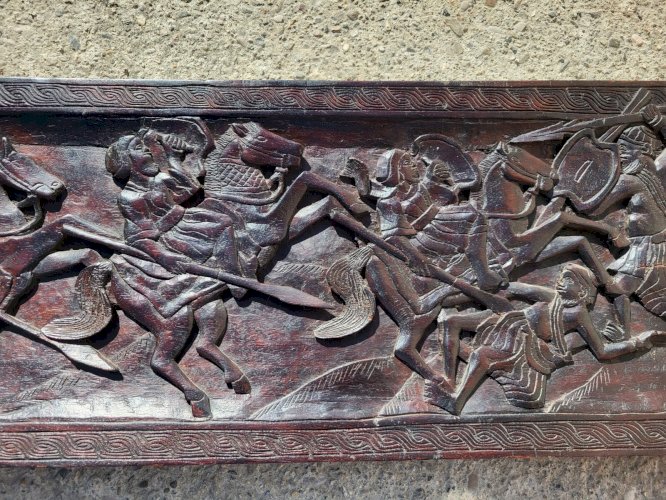 PLAQUE EN BOIS SCULPTEE TRAVAIL AFRICAIN N° 1