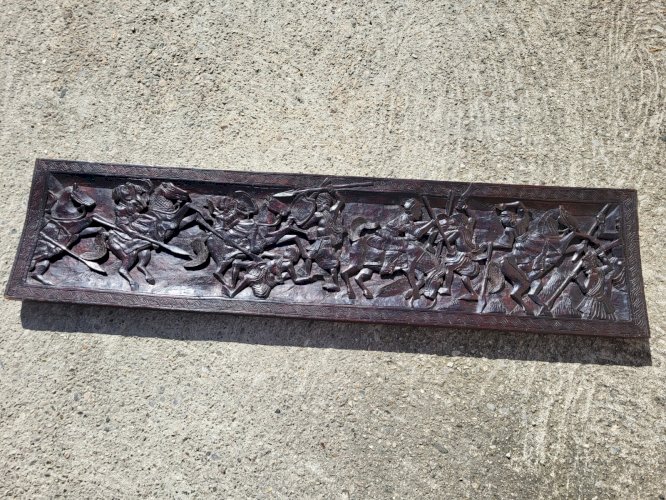 PLAQUE EN BOIS SCULPTEE TRAVAIL AFRICAIN N° 1