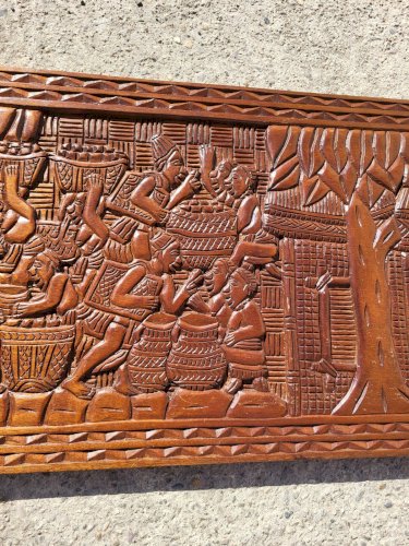 PLAQUE EN BOIS SCULPTEE TRAVAIL AFRICAIN N° 2