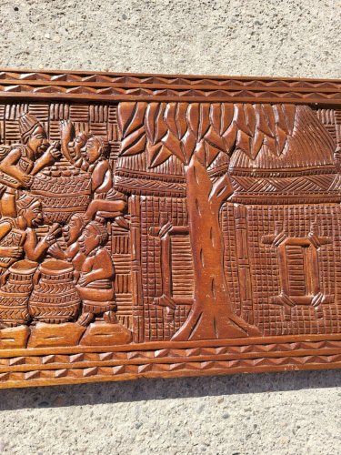 PLAQUE EN BOIS SCULPTEE TRAVAIL AFRICAIN N° 2