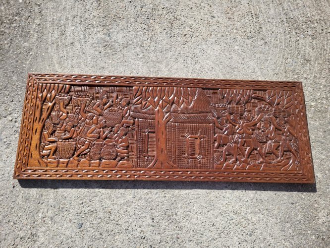 PLAQUE EN BOIS SCULPTEE TRAVAIL AFRICAIN N° 2