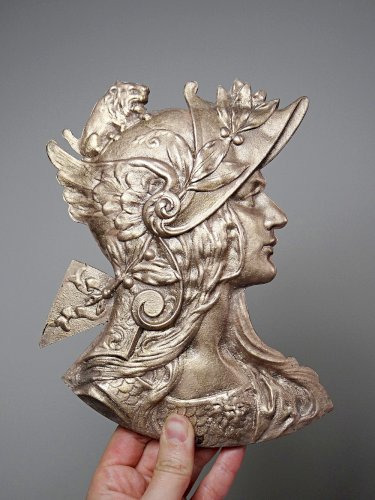 Plaque en bronze doré ancien profil de Marianne Art Nouveau