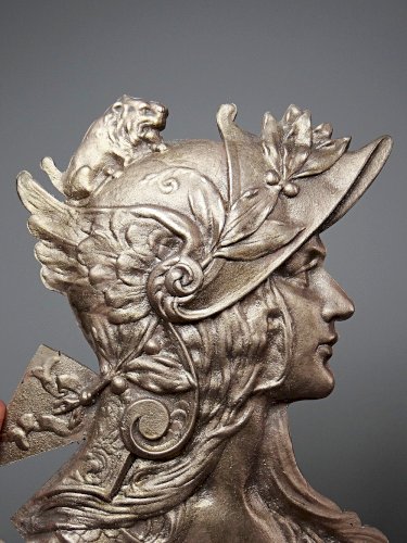 Plaque en bronze doré ancien profil de Marianne Art Nouveau