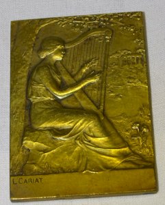 -PLAQUE EN BRONZE Signée L CARIAT GRAND CONCOURS  INTERNATIONAL de MUSIQUE   D