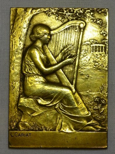 -PLAQUE EN BRONZE Signée L CARIAT GRAND CONCOURS  INTERNATIONAL de MUSIQUE   D