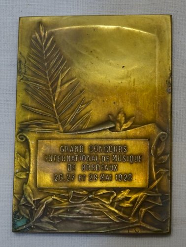-PLAQUE EN BRONZE Signée L CARIAT GRAND CONCOURS  INTERNATIONAL de MUSIQUE   D
