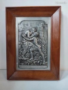 Plaque en etain montée dans un cadre en bois nommée  hero et leandre  par Eugene Marioton