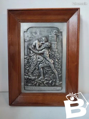 Plaque en etain montée dans un cadre en bois nommée  hero et leandre  par Eugene Marioton