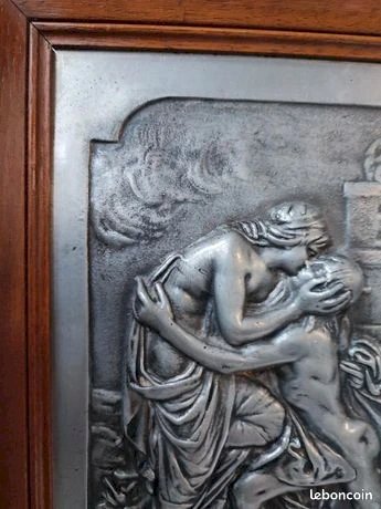 Plaque en etain montée dans un cadre en bois nommée  hero et leandre  par Eugene Marioton