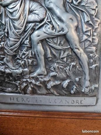 Plaque en etain montée dans un cadre en bois nommée  hero et leandre  par Eugene Marioton