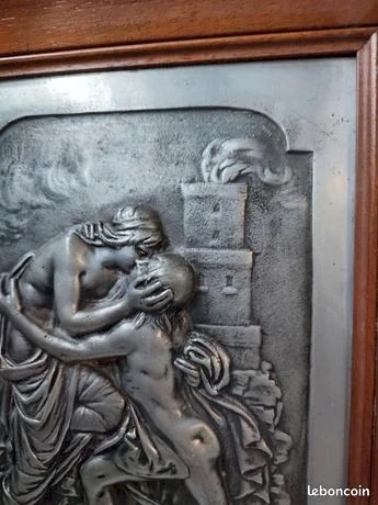 Plaque en etain montée dans un cadre en bois nommée  hero et leandre  par Eugene Marioton