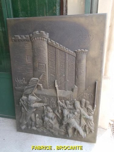 PLAQUE EN FONTE BAS RELIEF SIGNEE JEM N° 2