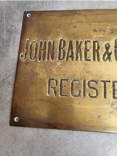 PLAQUE EN LAITON REGISTERED OFFICES JOHN BAKER ET C° ROTHERHAM 1920 N°1