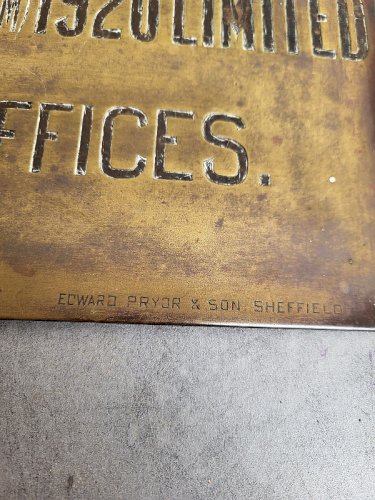 PLAQUE EN LAITON REGISTERED OFFICES JOHN BAKER ET C° ROTHERHAM 1920 N°1