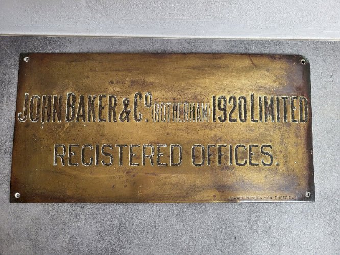 PLAQUE EN LAITON REGISTERED OFFICES JOHN BAKER ET C° ROTHERHAM 1920 N°1