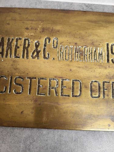 PLAQUE EN LAITON REGISTERED OFFICES JOHN BAKER ET C° ROTHERHAM 1920 N°1