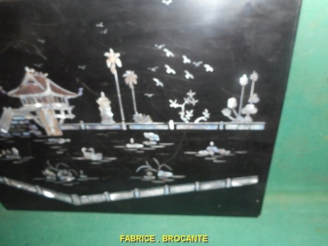 PLAQUE EN LAQUE ET NACRE ASIATIQUE
