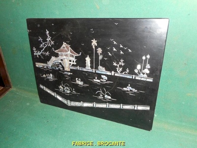 PLAQUE EN LAQUE ET NACRE ASIATIQUE
