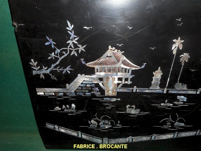 PLAQUE EN LAQUE ET NACRE ASIATIQUE