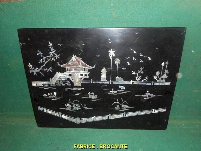 PLAQUE EN LAQUE ET NACRE ASIATIQUE