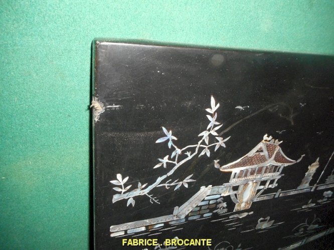 PLAQUE EN LAQUE ET NACRE ASIATIQUE