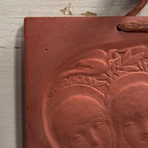 Plaque en terre cuite Les Voix Heureuses par Anie Mouroux 1938 M3573