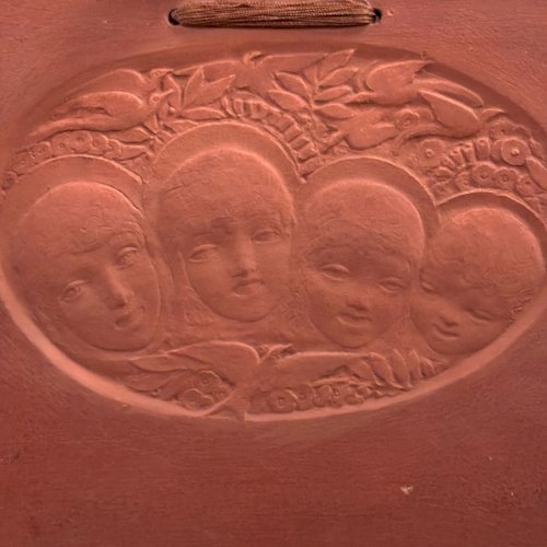 Plaque en terre cuite Les Voix Heureuses par Anie Mouroux 1938 M3573