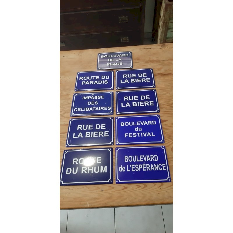 Plaque humoristique poulailler en métal 29 X 20 angles arrondis percée aux 4 coins - France