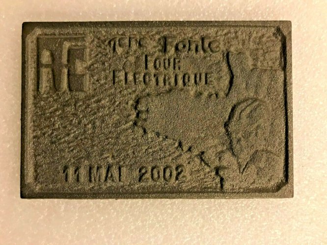 plaque fonte commémorative première fonte four électrique 2002 ouest france