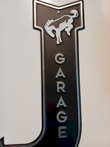 Plaque métal Flèche FORD BRONCO GARAGE 45 x 26 cm