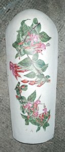 plaque murale à decor floral marquée à linterieur en bon etat