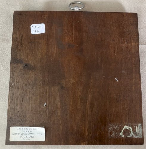 Plaque murale décorative en étain patiné, Sceau d'un Chevalier du Temple vers 1100, Les Étains du Lion