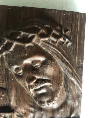 plaque murale relief en bois  tete de Jesus christ sculpté dévotion artisanat