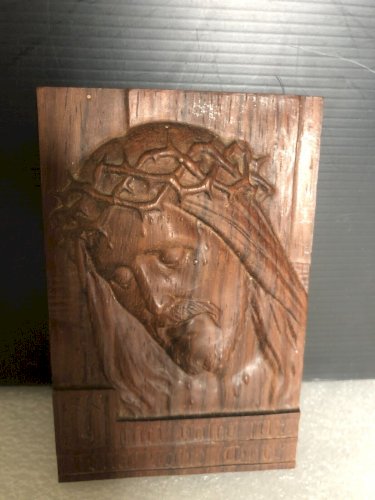 plaque murale relief en bois  tete de Jesus christ sculpté dévotion artisanat
