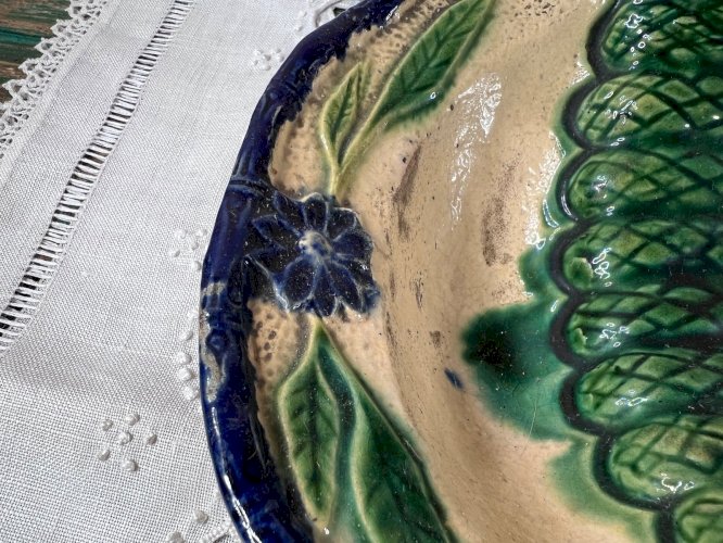 Plat à asperges ancien en barbotine – Fin XIXᵉ / début XXᵉ siècle