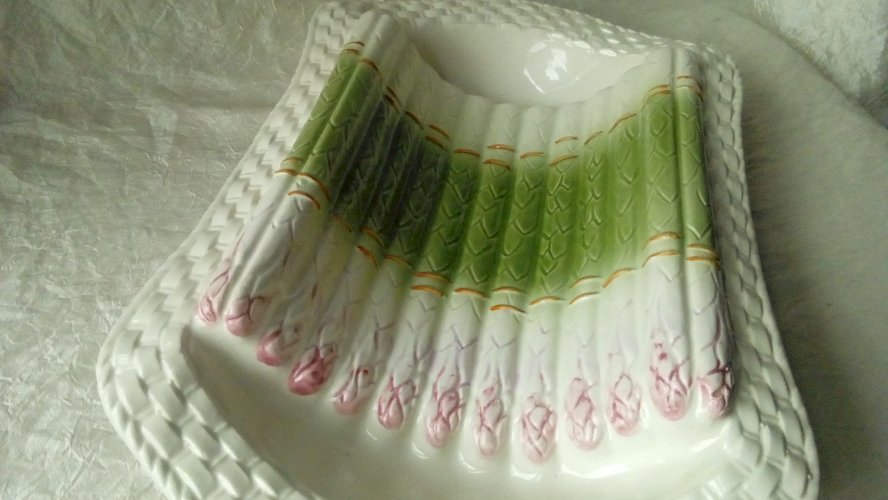 PLAT A ASPERGES EN BARBOTINE 20 ÈME *