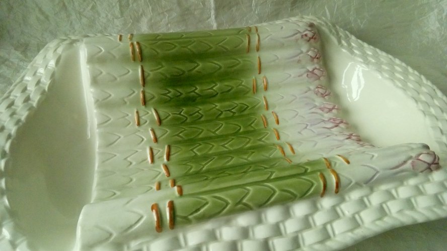 PLAT A ASPERGES EN BARBOTINE 20 ÈME *