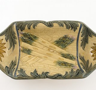 Plat à asperges en barbotine Wasmuël 1880 – Faïence belge décor en relief