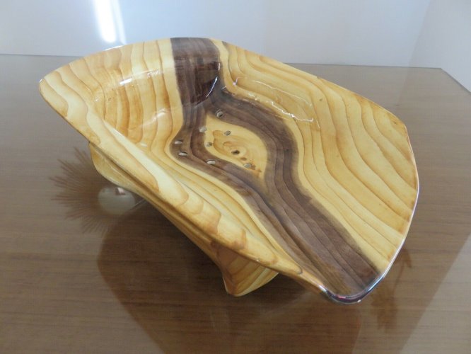 PLAT A ASPERGES TRIPODE EN CERAMIQUE ASPECT FAUX BOIS VALLAURIS ANNEES 50 60
