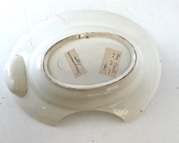 Plat à barbe ancien XIXe Sarreguemines, faïence blanche estampillée