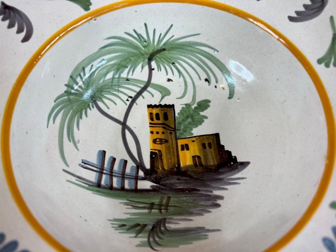 Plat à barbe Nevers XIXe faïence décor château palmier ancien bleu 19e