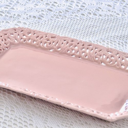 Plat à cake ancien en faïence ajourée dentelle rose