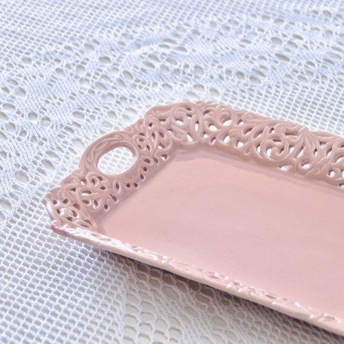 Plat à cake ancien en faïence ajourée dentelle rose