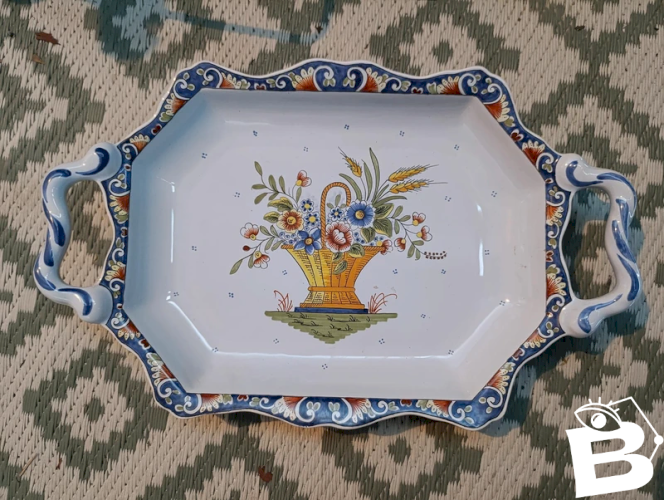 plat à decor rouen fait main Geo Martel en bon etat