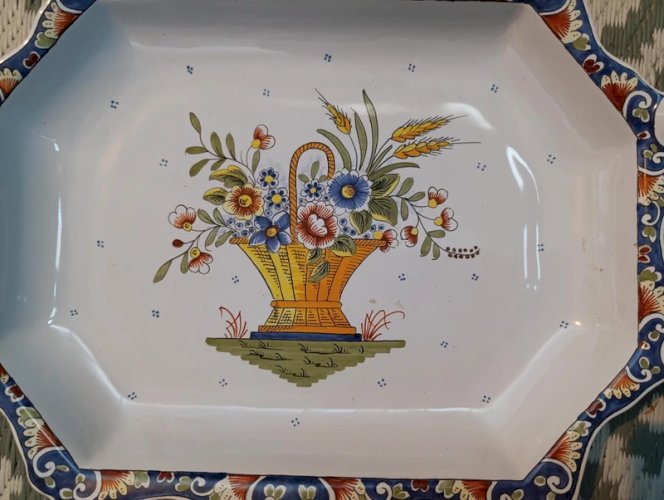 plat à decor rouen fait main Geo Martel en bon etat