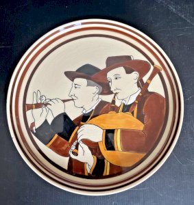 Plat à gateaux  faïence HB Quimper bretons  joueur bombarde binou  Bretagne