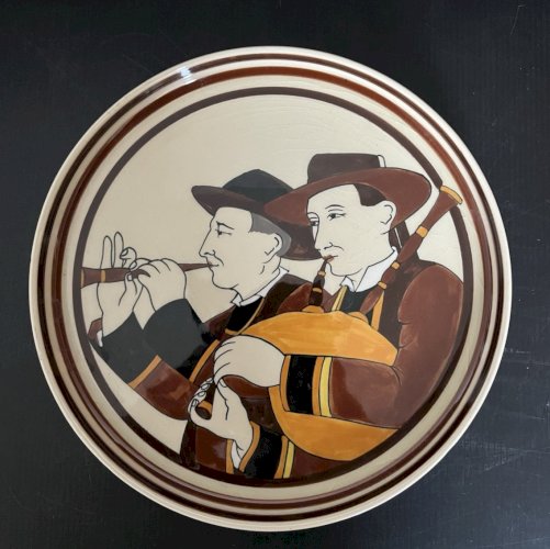 Plat à gateaux  faïence HB Quimper bretons  joueur bombarde binou  Bretagne