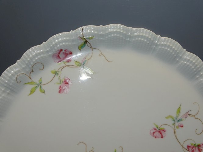 -PLAT A GATEAUX  PORCELAINE DE LIMOGES GIRAUD déco TABLE de FETES   D
