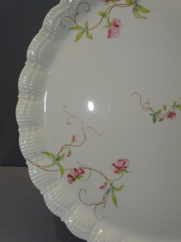 -PLAT A GATEAUX  PORCELAINE DE LIMOGES GIRAUD déco TABLE de FETES   D